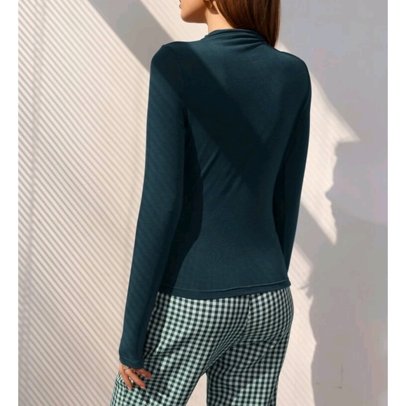 Mock Neck Ruched Slim Fit Pullover Tee - Picture 4 of 11